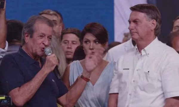 Bolsonaro expõe "ciúmes" após declaração de Valdemar da Costa Neto sobre Michelle