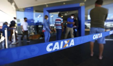 Caixa começa a pagar hoje abono salarial de 2021