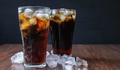 Casal bebe refrigerante com soda cáustica e receberá indenização de R$ 8 mil