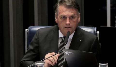 CGU vai tirar sigilo de cartão de vacina de Bolsonaro