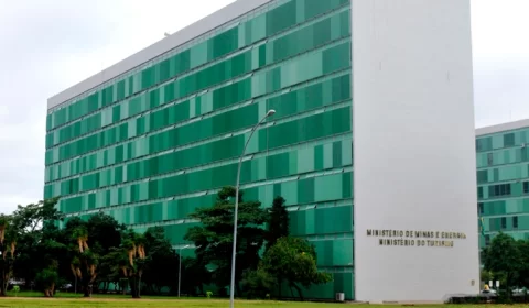 Fortalecido, Alexandre Silveira tenta destravar nomeações no Ministério de Minas e Energia