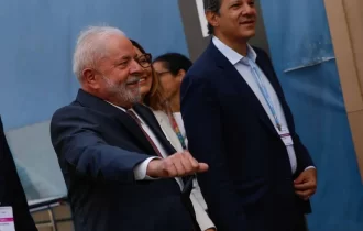 Lula ignora folga no Carnaval e debate planos econômicos com Haddad