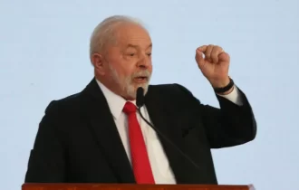 Lula planeja maratona de inaugurações até abril