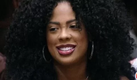 Marvvila revela que tem dedo a mais na mão: “Morro de vergonha”