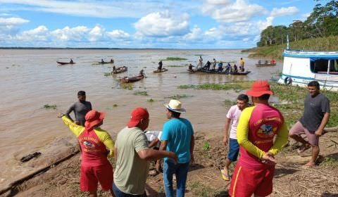 Mergulhadores do Corpo de Bombeiros realizam terceiro dia de buscas por adolescentes desaparecidos em Manacapuru