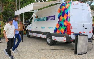 Prefeitura de Manaus promove 1ª ação com a van de serviços itinerantes