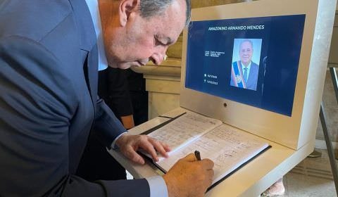 Senador Omar presta últimas homenagens a Amazonino: 'Foi um pioneiro em programas sociais'