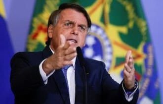 Bolsonaro pede justiça dos homens sobre atentado em Blumenau