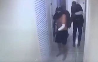 Vídeo mostra criminosos invadindo prédio e matando