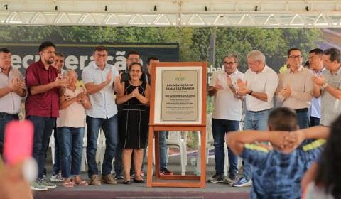 Wilson Lima entrega ramal Santa Maria pavimentado, em Iranduba, e garante mais incentivos para produtores rurais do estado