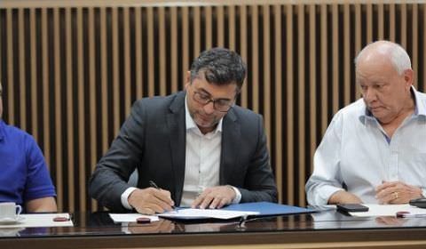 Wilson Lima libera novos pagamentos para famílias das comunidades da Sharp e Manaus 2000 que serão reassentadas pelo Prosamin+.