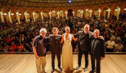 Teatro Amazonas recebe pré-estreia de “Rio do Desejo”, filme gravado na Amazônia
