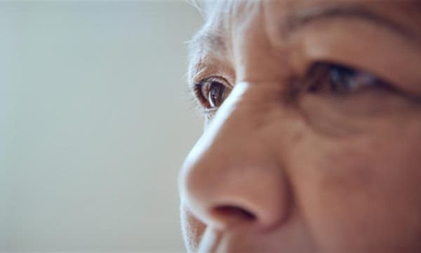 Alzheimer pode dar primeiros sinais nos olhos