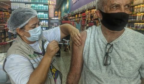 Amazonas emite boletim de Covid-19 e vacinação neste domingo