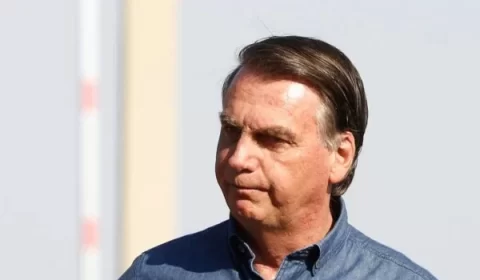 Bolsonaro critica Lula por recomposição de impostos sobre combustíveis