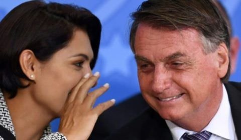 Bolsonaro recebeu, conferiu e está com joias de 2º pacote que entrou de forma ilegal no Brasil