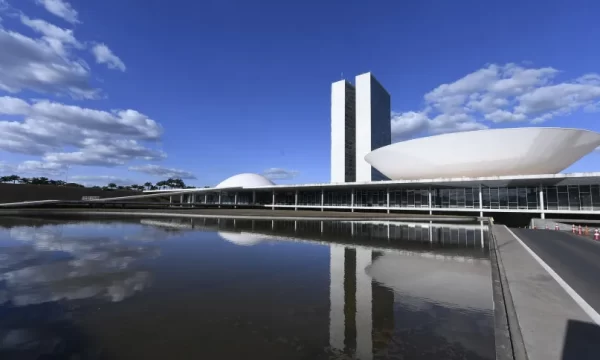 Comissão de Orçamento vira entrave no Congresso enquanto partidos negociam postos