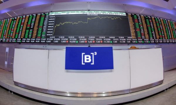 Ibovespa volta a fechar acima de 100 mil pontos