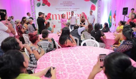No Dia da Mulher, Wilson Lima encontra com beneficiárias do Auxílio Estadual e destaca que 90% do programa é destinado as chefes de família