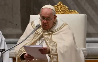 Papa admite que cansaço extremo poderia levá-lo a renunciar