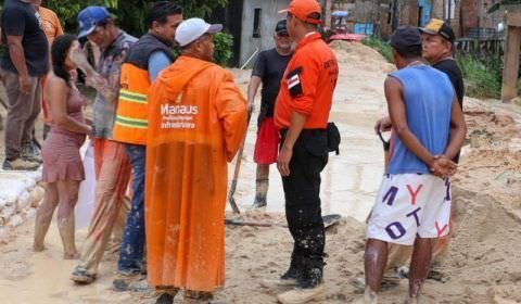 Prefeitura de Manaus intensifica força-tarefa para minimizar impactos causados por desbarrancamento no Monte das Oliveiras