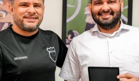 Projeto Jovens Embaixadores faz homenagem a presidente da Aadesam por serviços com crianças carentes