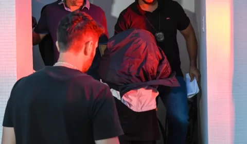 Relação entre os dois ocorreu ainda na escola de Taboão da Serra, de onde adolescente foi transferido devido a seu comportamento agressivo. Ele assassinou docente de 71 anos em SP