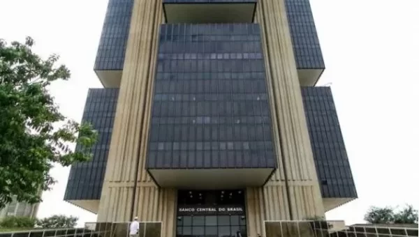 Bancos saem em defesa de Galípolo em meio a impasse sobre autonomia do BC