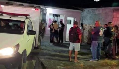 Bando invade casa no Novo Aleixo e executa três pessoas; eles ainda tentaram se esconder