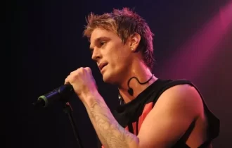 Cantor Aaron Carter morreu afogado depois de usar remédio e substância tóxica, diz legista