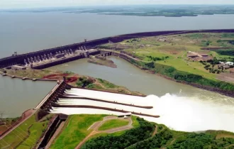 Centrão derrota PT e emplaca diretor financeiro de Itaipu