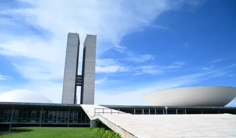 Bets são cassinos instalados dentro das casas, diz presidente da CPI