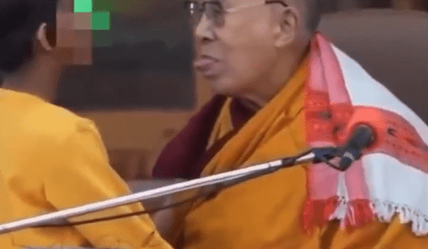 Dalai Lama pede desculpas após vídeo pedindo a criança para “chupar” sua língua provocar protestos