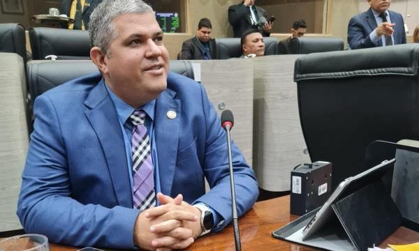 Elan Alencar pagou mais de R$ 159 mil do ‘Cotão’ para própria empresa 