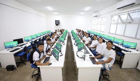 Em Fonte Boa, Wilson Lima entrega equipamentos a associações rurais beneficiadas com fomento do FPS