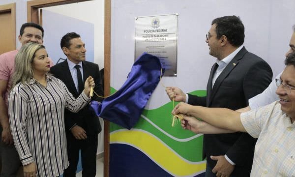 Governador Wilson Lima inaugura posto para emissão de passaporte no PAC Studio 5