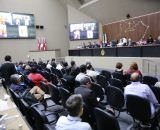 Deputados acusam exclusão em sessão extraordinária da Aleam; presidente nega favorecimento