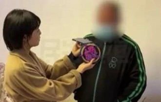 Homem descobre que mulher com quem namorava online há um ano era a esposa do melhor amigo
