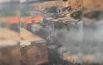Incêndio em comunidade destrói 30 moradia