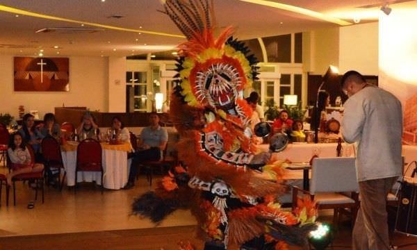 Jantar Amazônico reúne o melhor da culinária amazonense e apresentação folclórica
