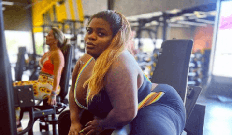 Jojo Todynho posa na academia e dá dica aos fãs: 'Não perca paciência, perca calorias'