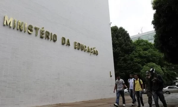 MEC suspende mudança no formato do Enem 2024; entenda impacto