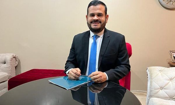 Osvaldo Cardoso toma posse como novo diretor-presidente da Manauscult