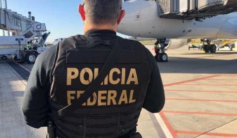 PF prende grupo que trocava etiquetas de bagagens em aeroporto e enviava drogas à Europa