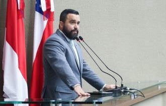 PL veda exames e a prescrição de lentes em óticas