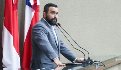 PL veda exames e a prescrição de lentes em óticas