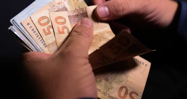 Atividade econômica brasileira cresce 0,6% em fevereiro