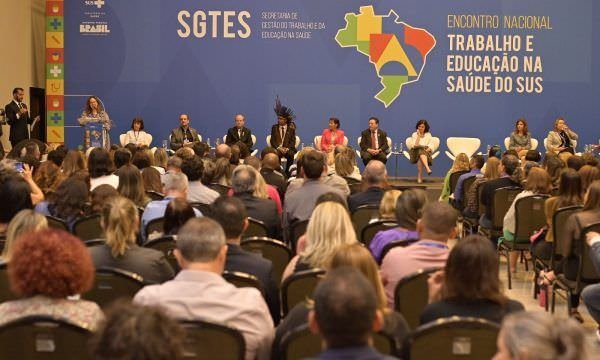 SES-AM participa de encontro nacional em Brasília sobre trabalho e educação na saúde do SUS