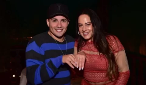 Silvia Abravanel é pedida em casamento em festa de aniversário surpresa