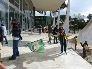 STF tem 8 ministros a favor de que 100 denunciados por 8/1 se tornem réus